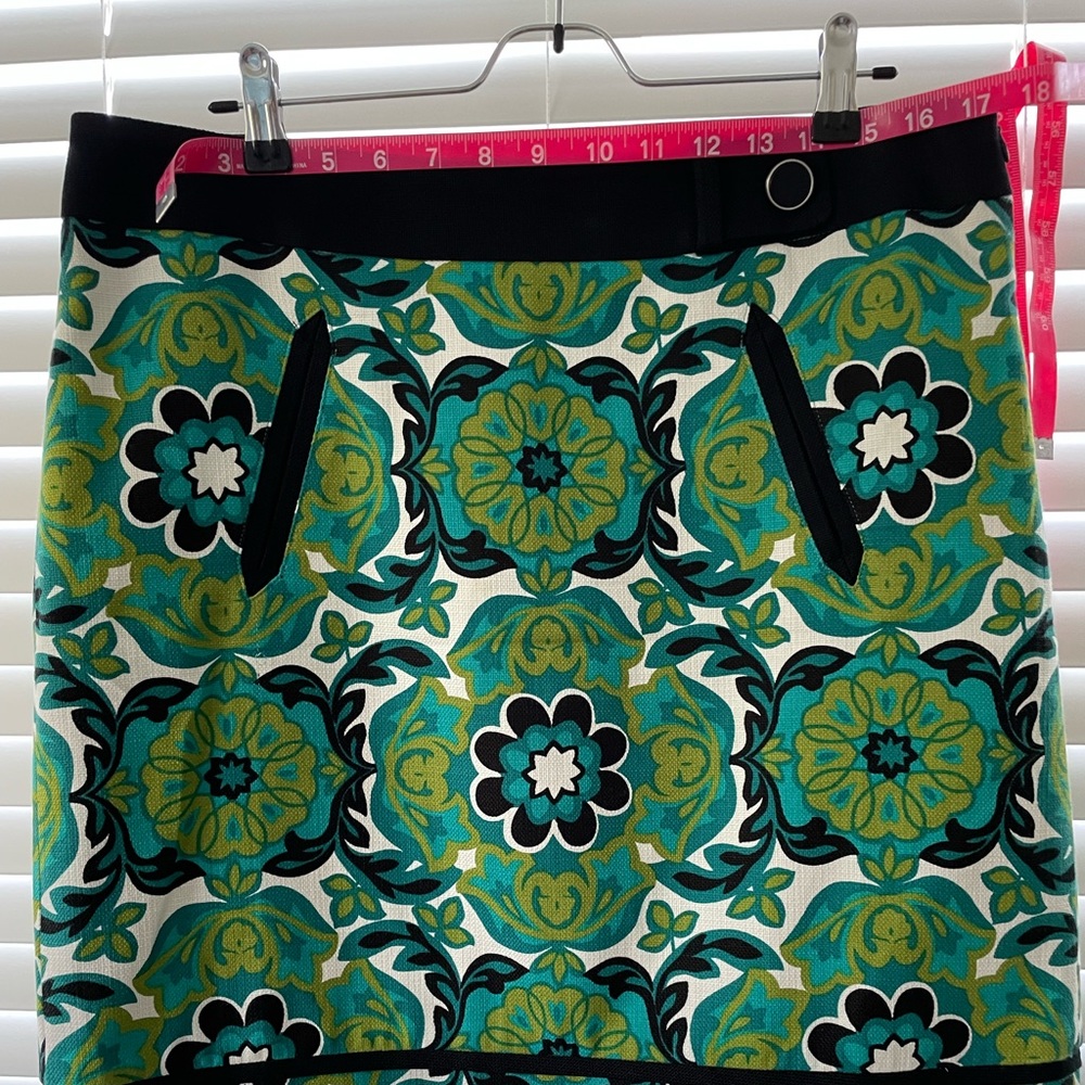 Fun straight skirt